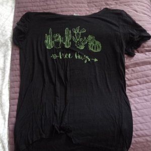 Black top that says free hugs